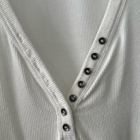 Love stitch ribbed fitted v-neck tee size Large - Picture 2 of 4